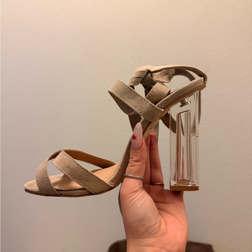 Billini Izora heels in tan suede acrylic heel size 5